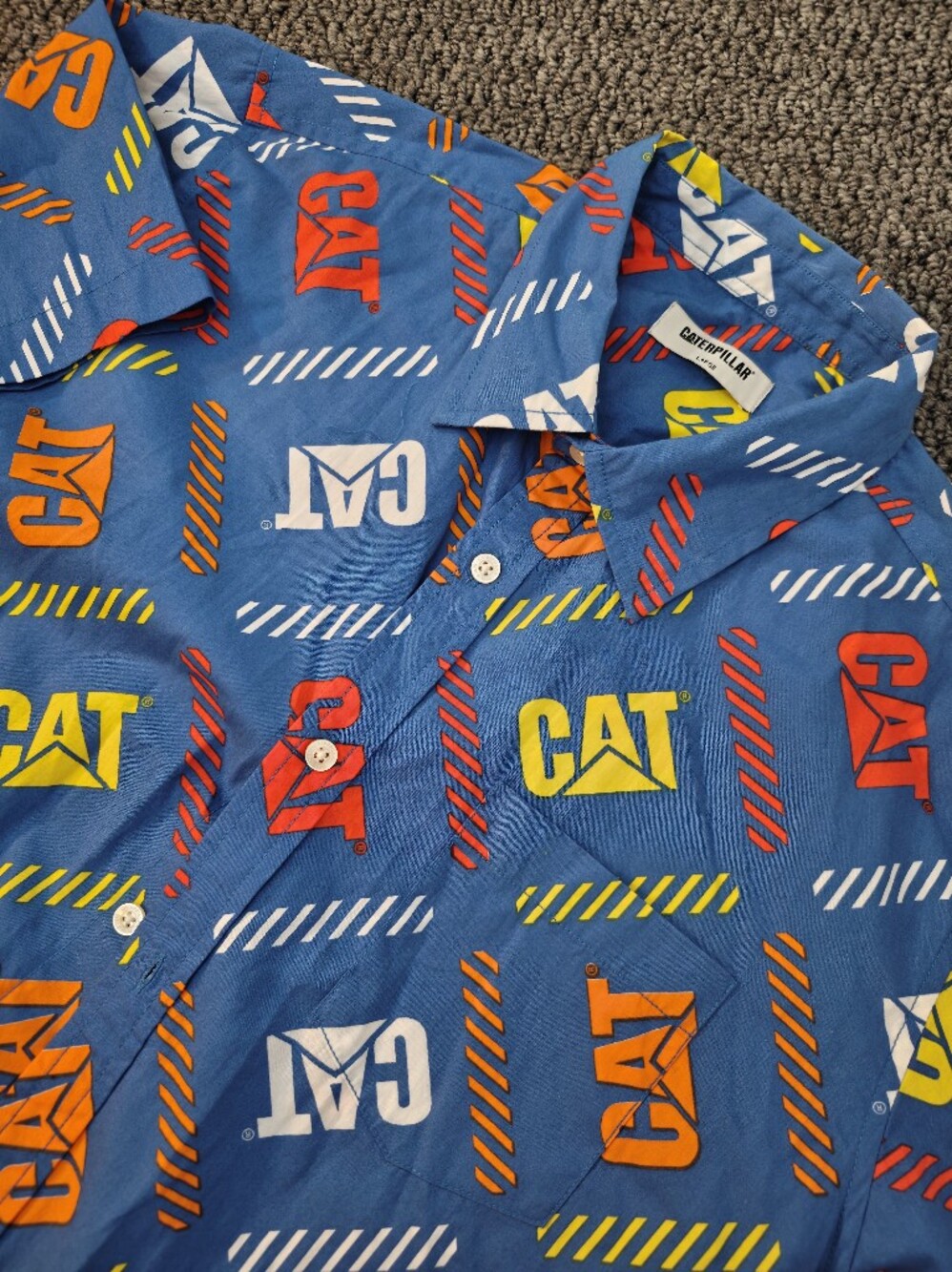 Caterpillar Men's Short-Sleeve Logo Button-Down Camp Shirt Size L